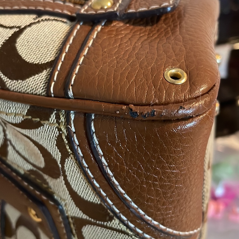 Sold! Coach Vintage Hampton Purse - Picture 9 of 17
